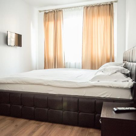Executive Apartments 2 ไกรโอวา ภายนอก รูปภาพ