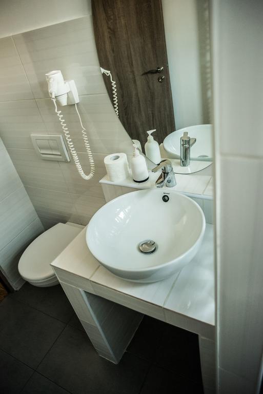 Executive Apartments 2 ไกรโอวา ภายนอก รูปภาพ